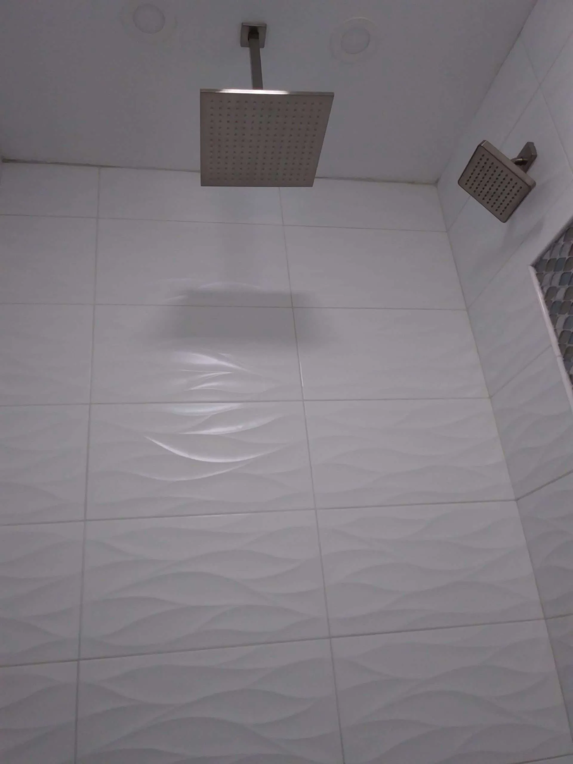 Bathroom tiles remodel by JT Moderna