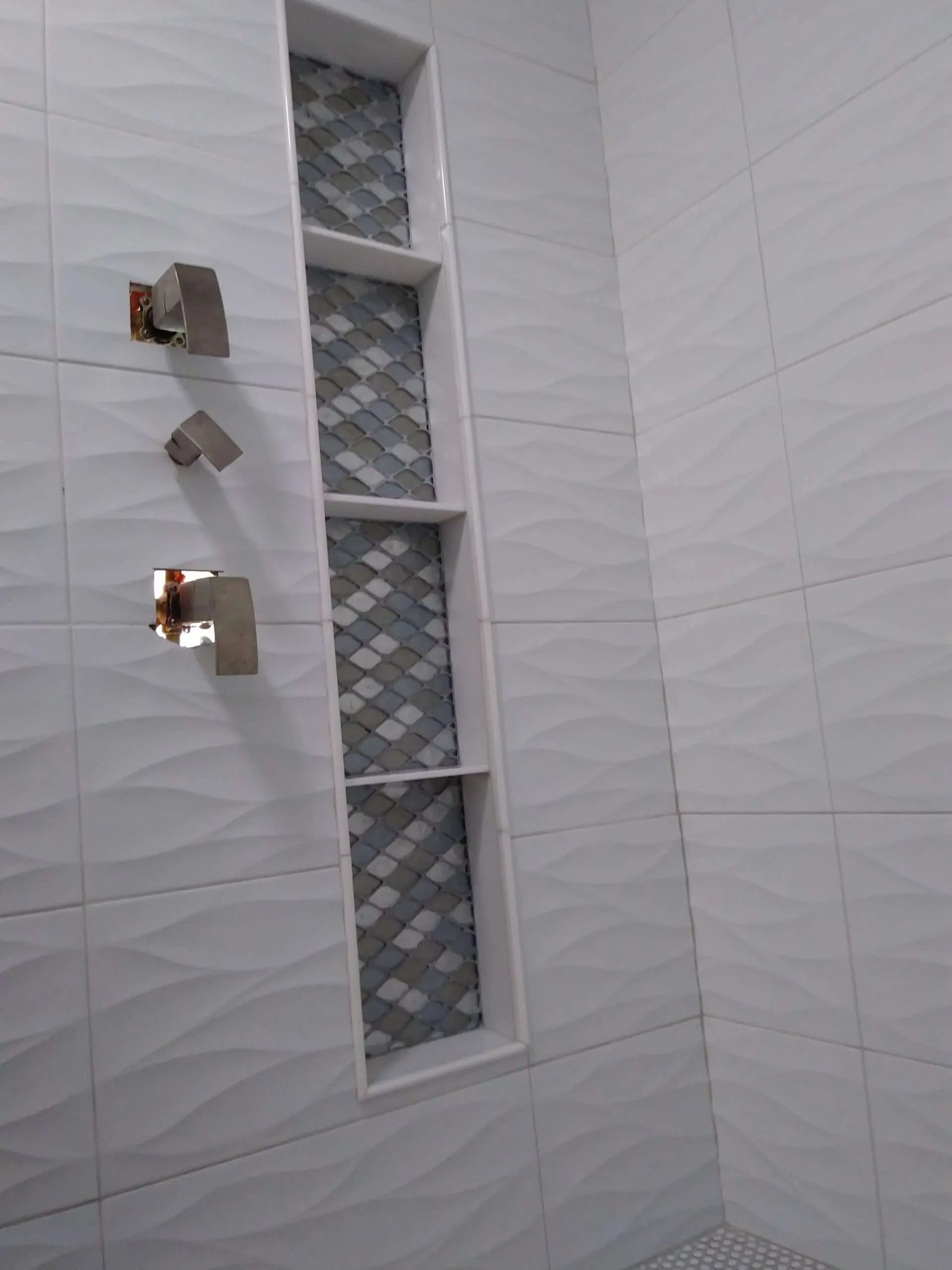 Bathroom tiles remodel by JT Moderna